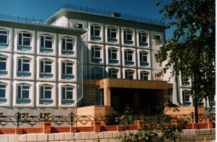 Школа в 1998 году (год открытия текущего здания школы)